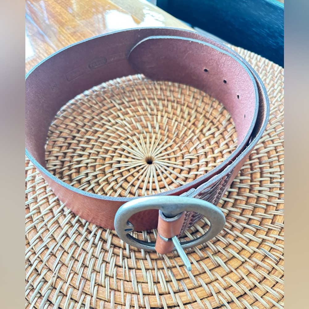Fossil leather belt size S in wide classic
